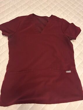 Figs Women's V-Neck Scrub Top in Burgundy